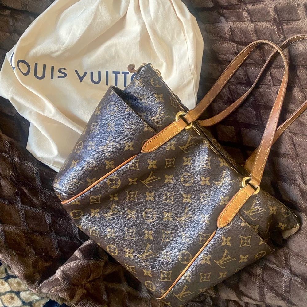 Authentic Louis Vuitton Totally PM
